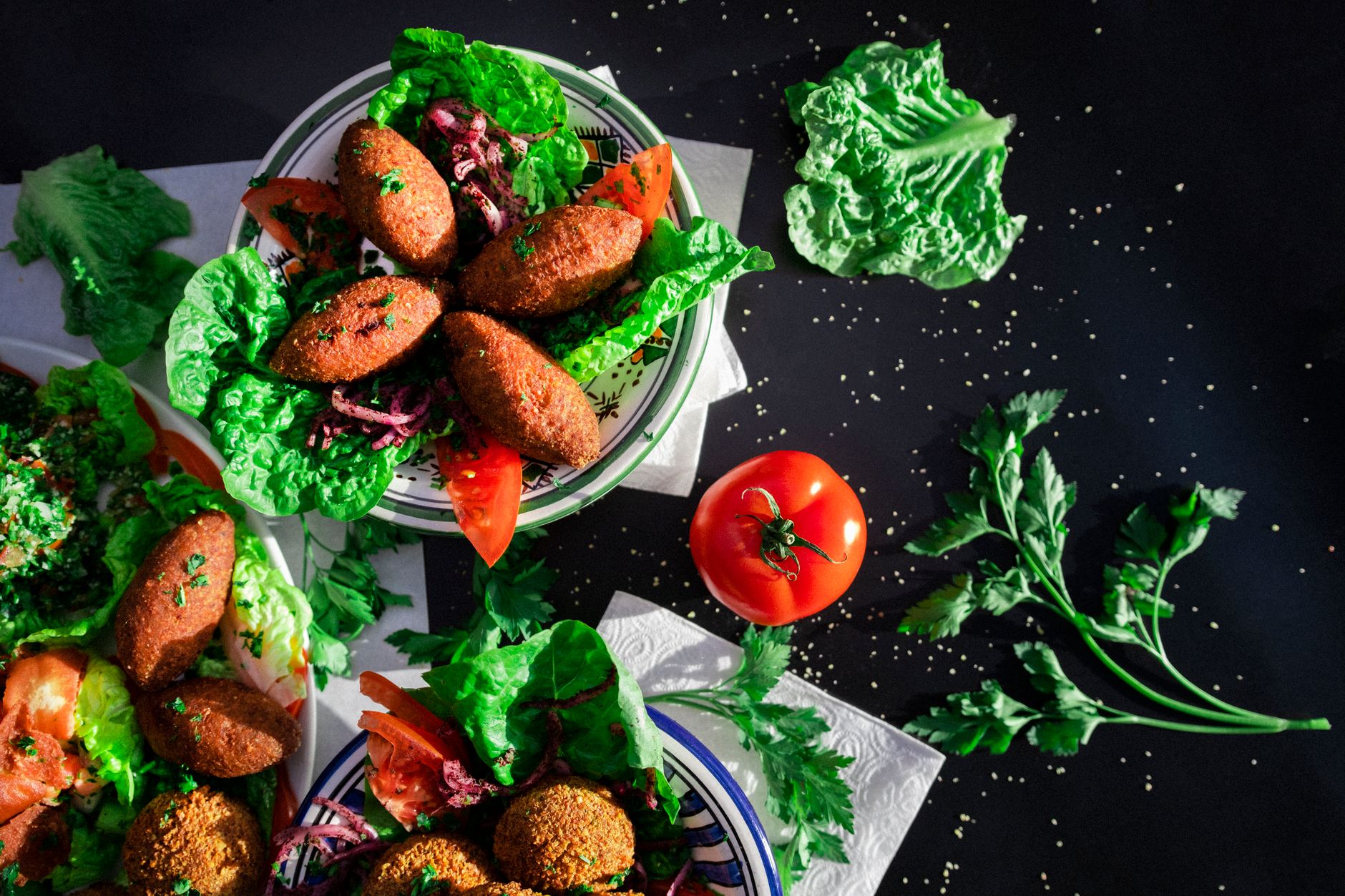 Bright and colorful falafel platter with fresh vegetables, perfect for a healthy and delicious meal. — EVERYTHING YOU NEED TO