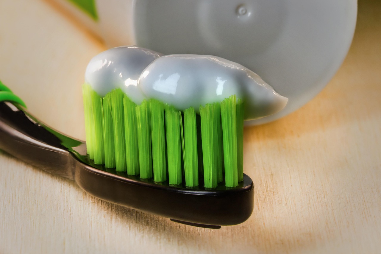 Toothbrush, toothpaste, dental hygiene — How to get the best smile possible?