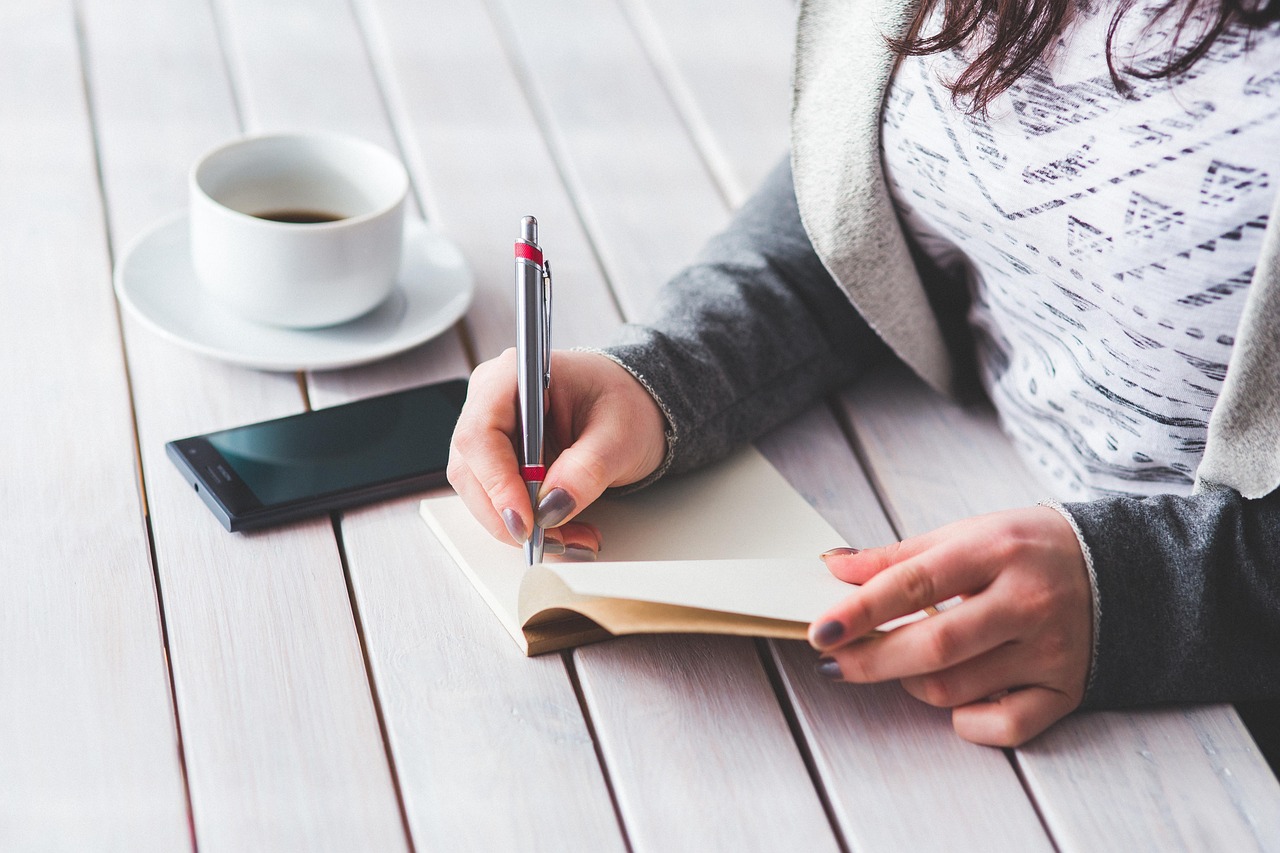 Woman, write, notepad — MetaTrader 4 Webtrader Features for Instant Forex Trading