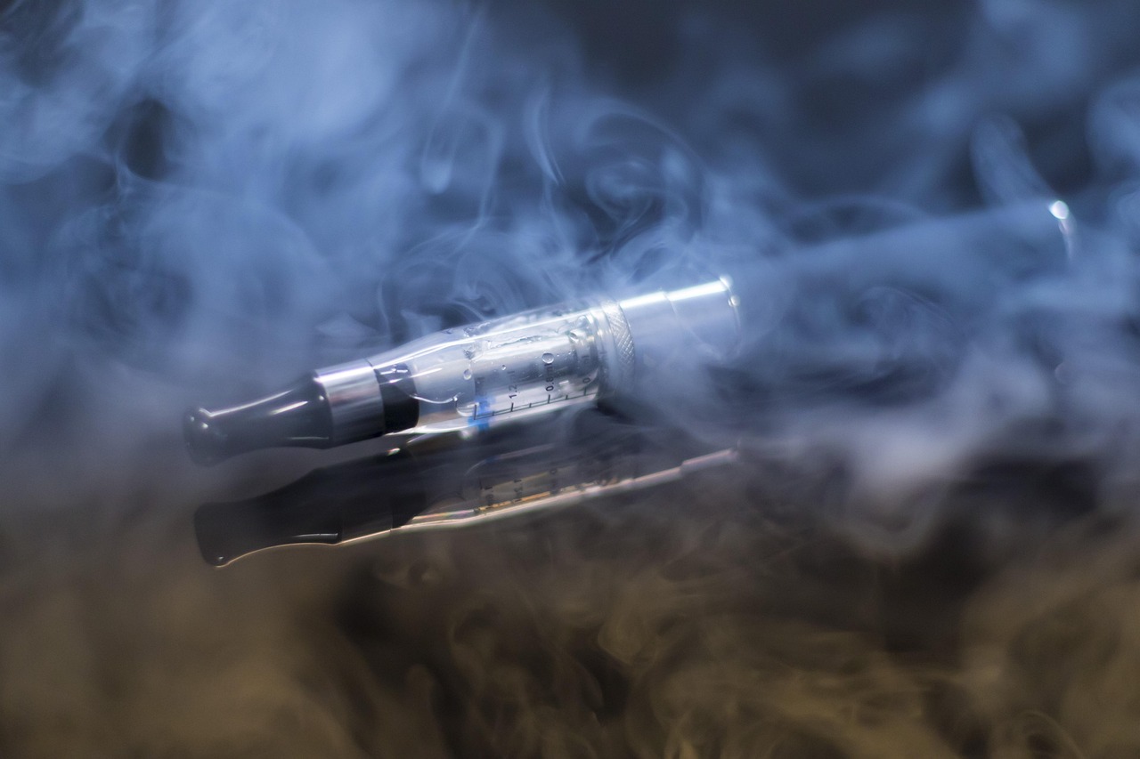 E cigarette, steam, evaporator — Read about top 4 ultimate features of vaping device