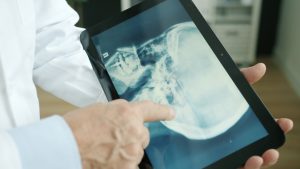 The Clinical Principles Shaping Dr. Thanapoom Boonipat’s Plastic Surgery Practice