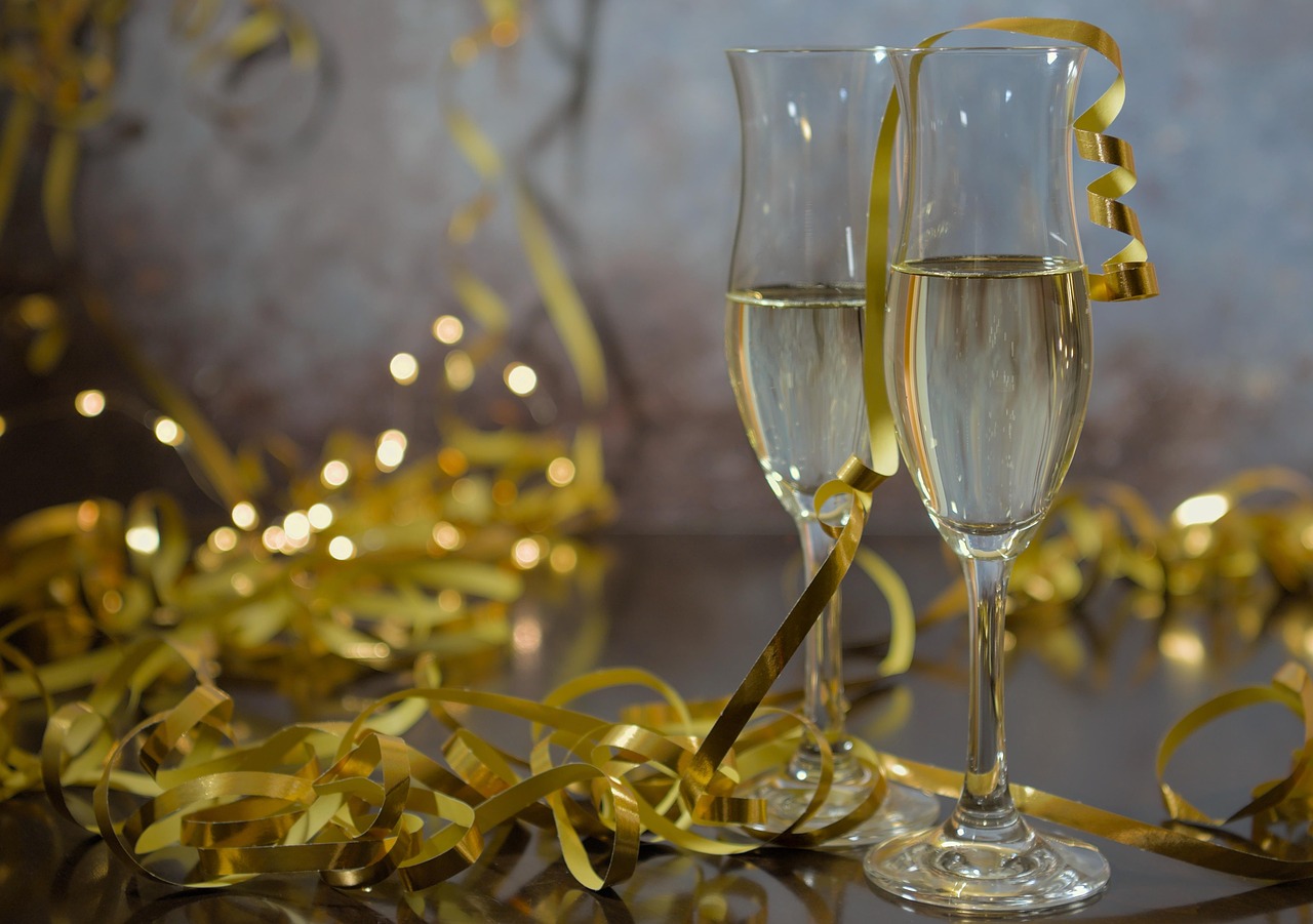 Sylvester, happy new year, sparkling wine — The Signs And Symptoms Of Early Breast Cancer: Guide to Remain Safe!