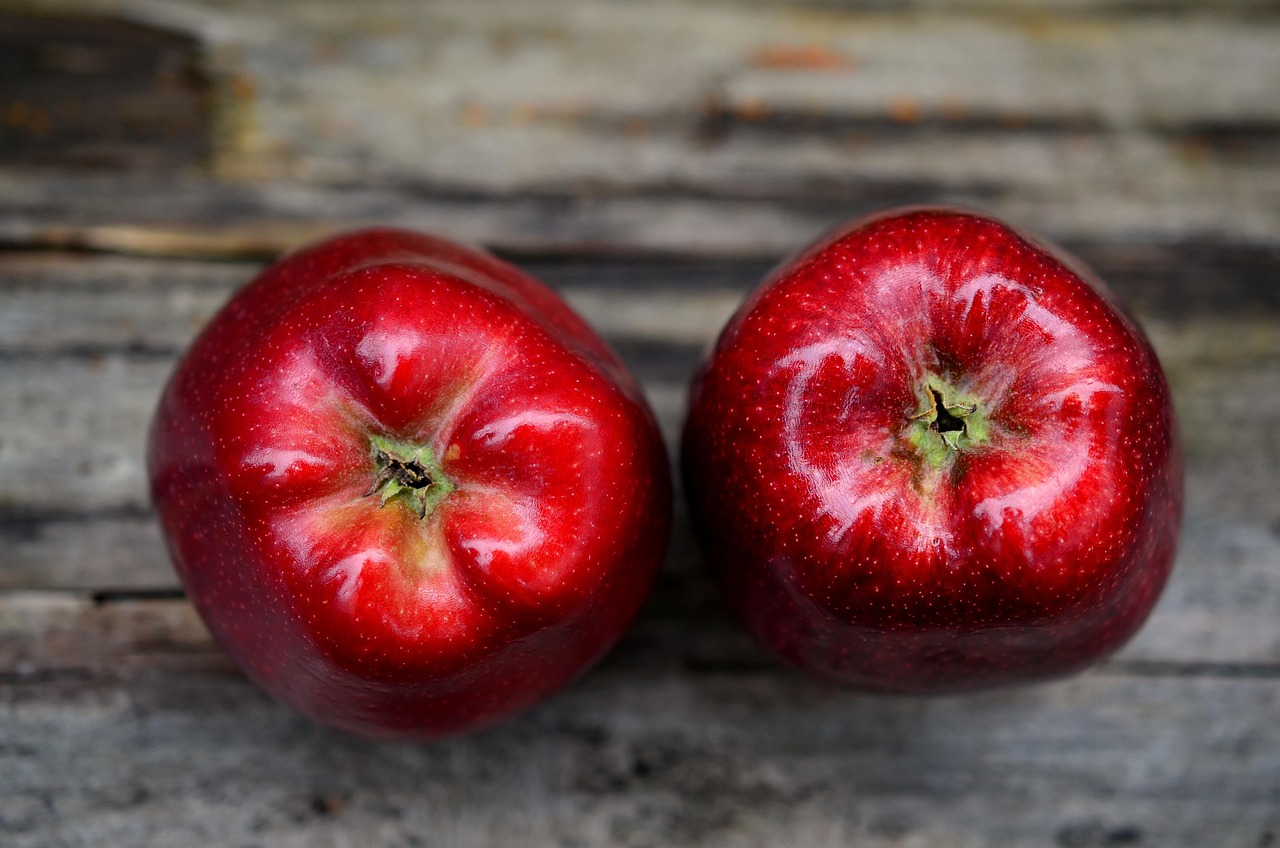 Apples, red, ripe — What foods should you take for your prostate to be in good health?